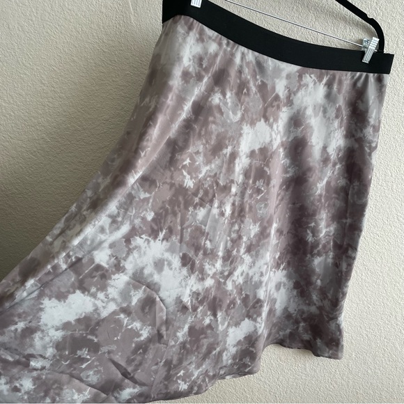 Vera Wang Simply Vera Grey Neutral Dye Skirt - Picture 5 of 8